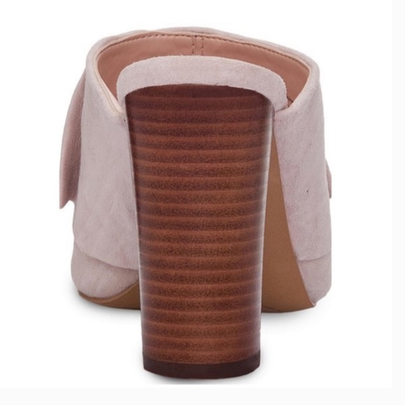 HOST PICK! Avec Les Filles Mallory Ruffled Slides - Picture 2 of 4